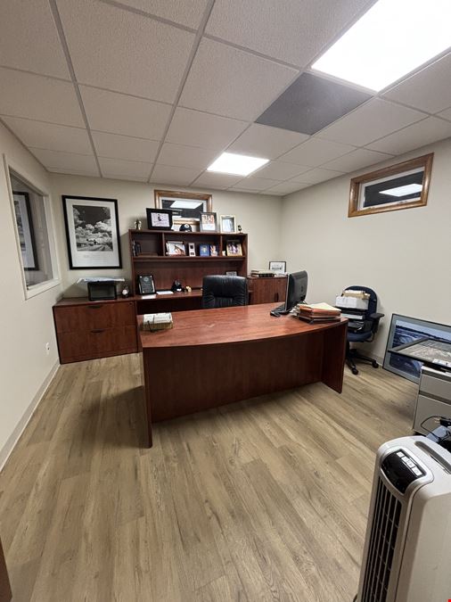 1040-1050 Industrial Parkway 