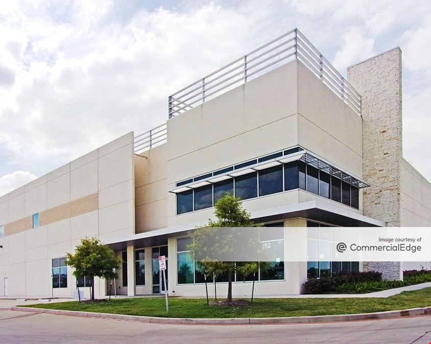 Pinto Business Park - 252 Fallbrook Drive