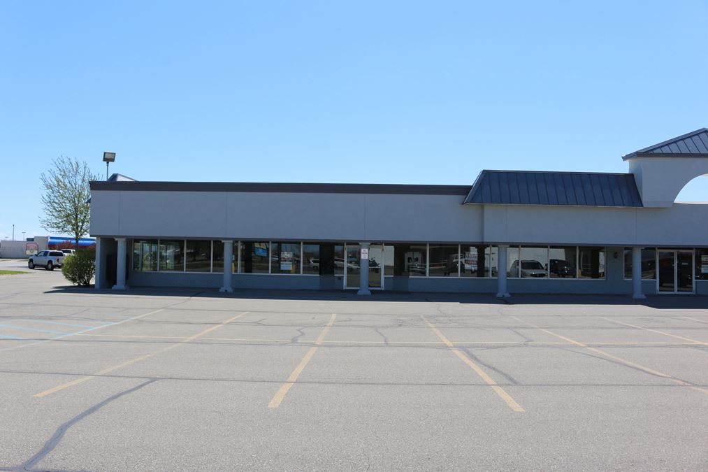 1,500 SF Bay Plaza Retail/Commercial Suite