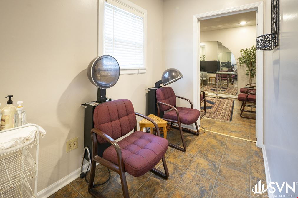 Highly Visible Turn-Key Salon Space