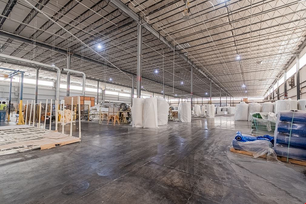 Heavy-Industrial Building in San Luis, 2801 N Main St