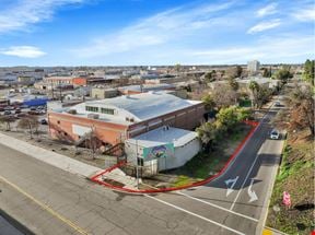 Freestanding Building + Apartment w/ CA-41 Billboard Signage/Exposure