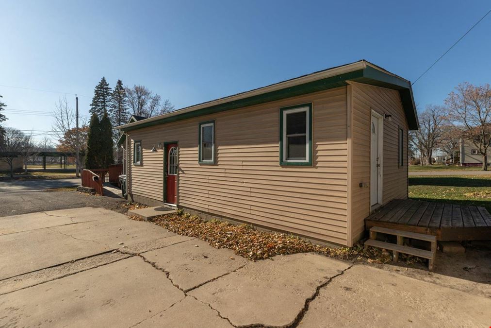 Cozy 2 Bedroom Home - 725 7th St NW 