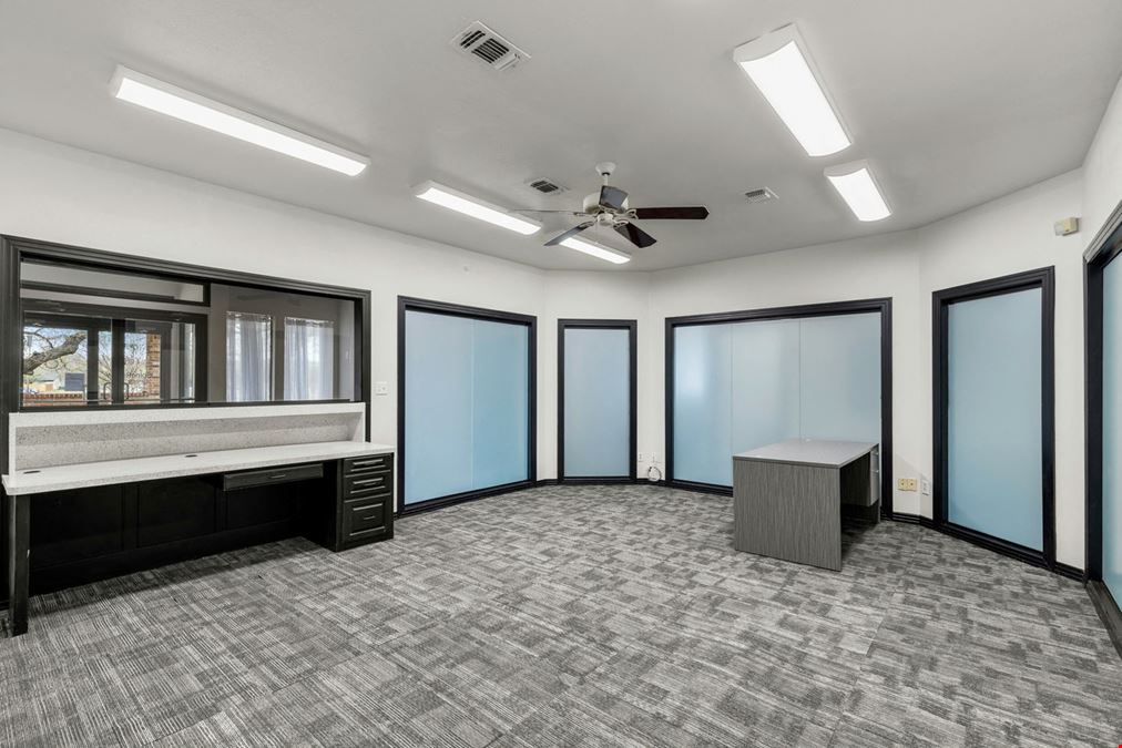 501 W Harwood Rd 