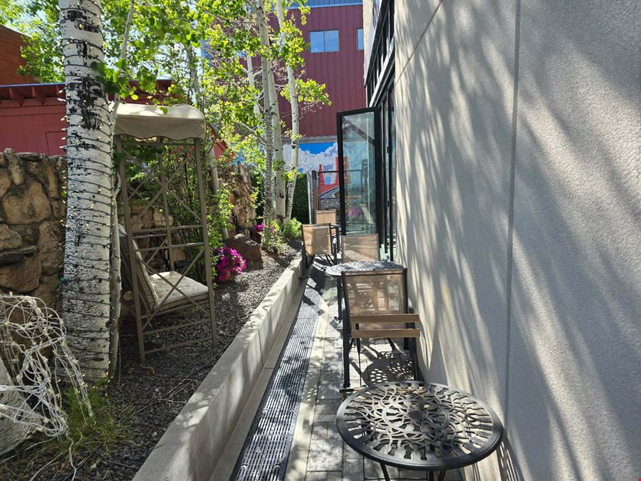 Exquisite Coffee Lounge for Sale