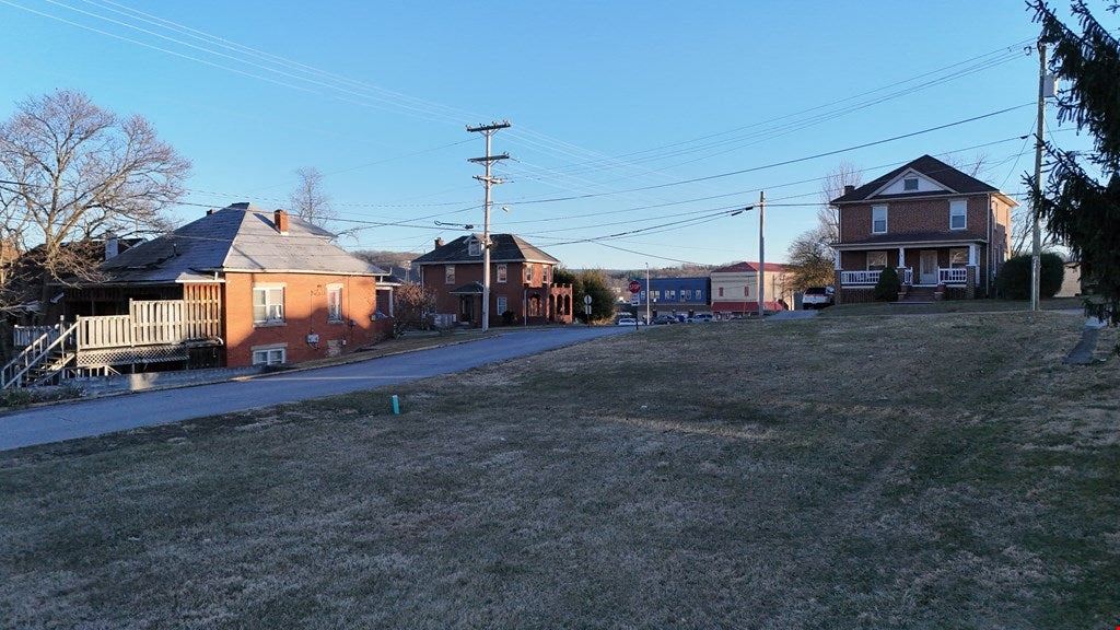 315 Straley Ave