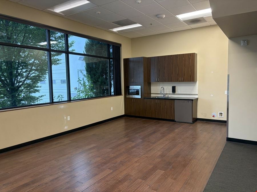 3204 NW 38th Cir, Suite F