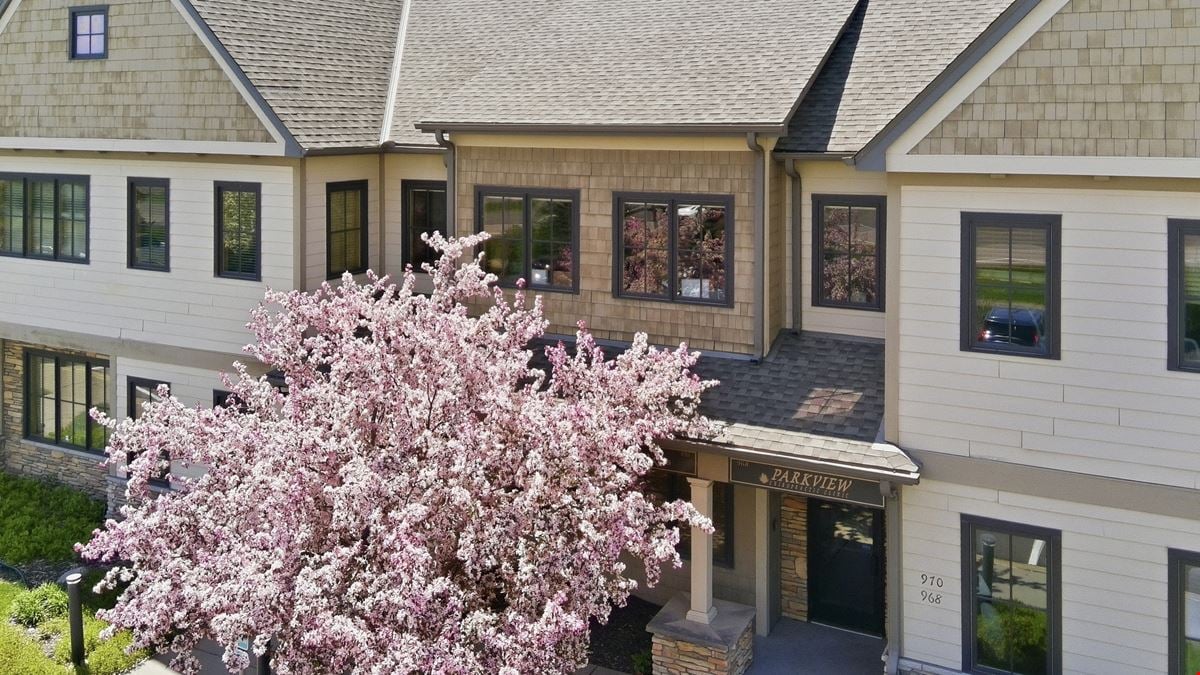 Beautiful Beacon Shore Office Park 2nd Floor Office Condo, located on Armstrong Lake in Oakdale!