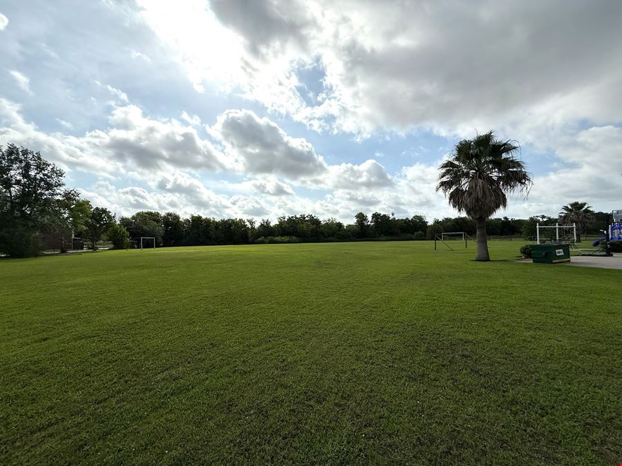 3 Acres 2 Townhomes 5-Bay Garage