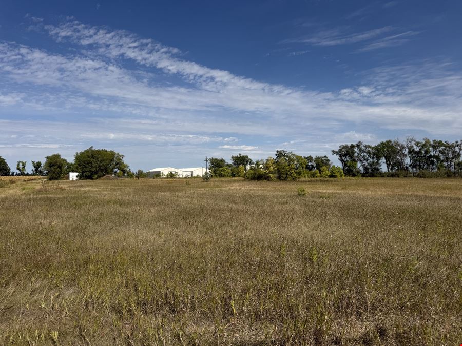 23,000+ SF Shop & Warehouse with Living Quarters | 10 Acres Near Fargo