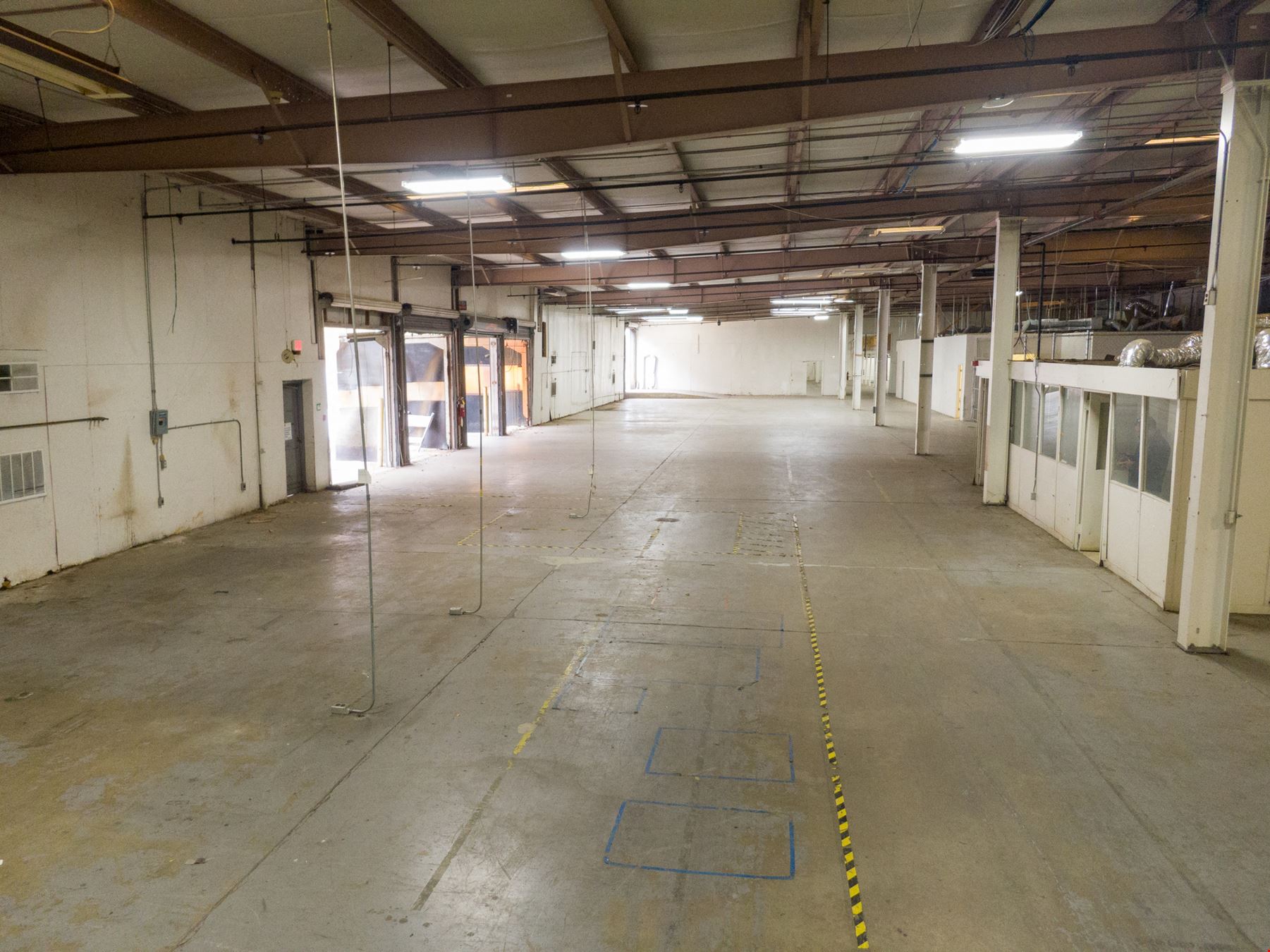 FOR LEASE -  4000, MEMORIAL PKWY - WAREHOUSE SPACE 54,000 SF
