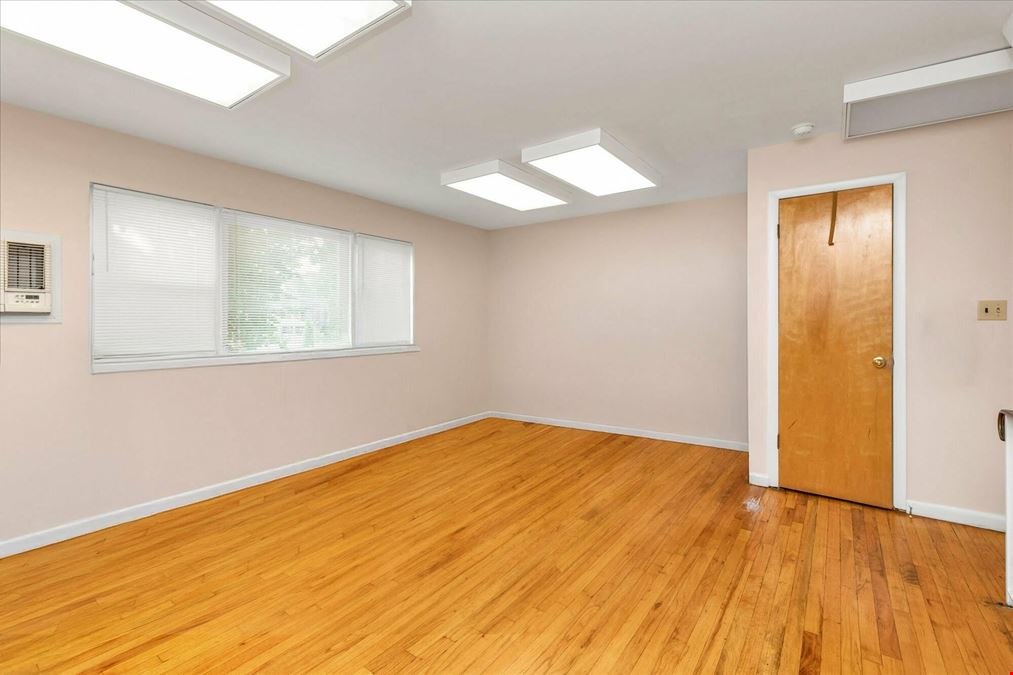 28-15 Bayside Lane