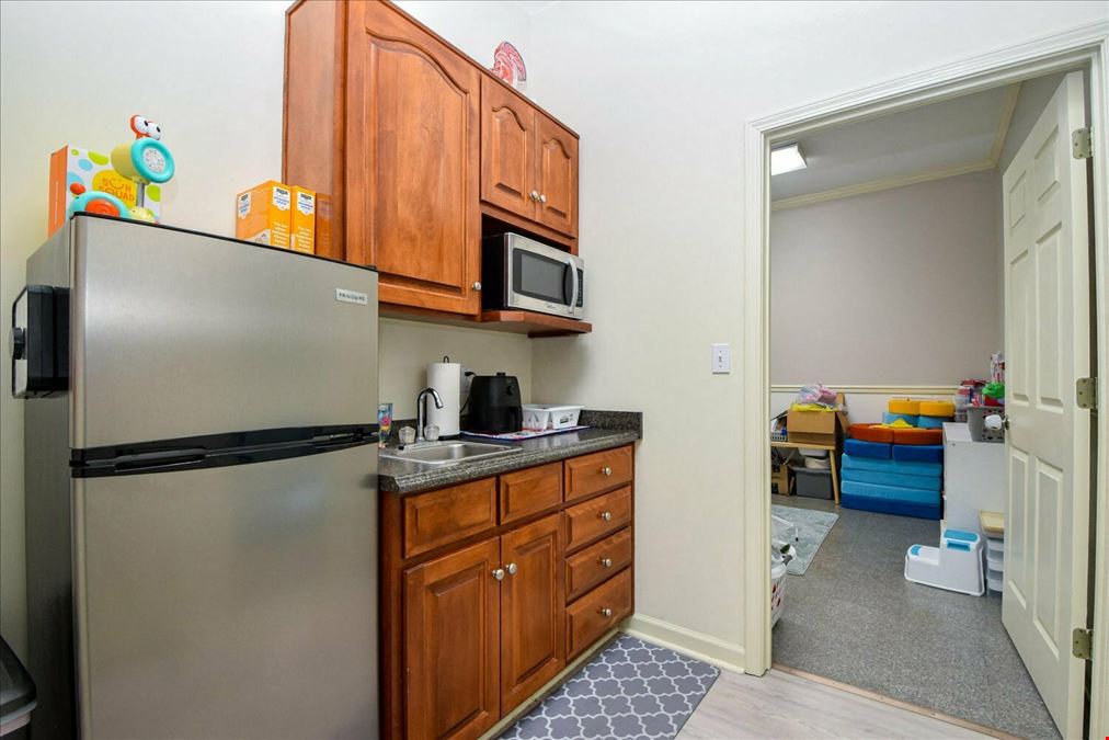 1215 Corporate Cir