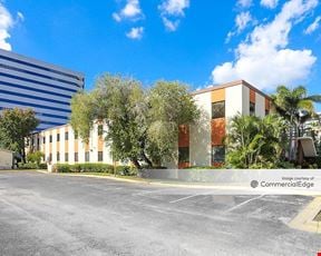 2005 PAN AM CIRCLE, Tampa, FL 33607