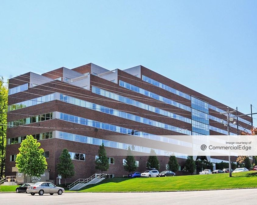Fifth Avenue at Citypoint - 100 5th Avenue
