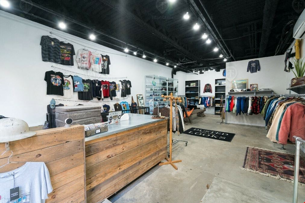 950 SF | 364 Bedford Ave | Built-Out Retail Space for Lease