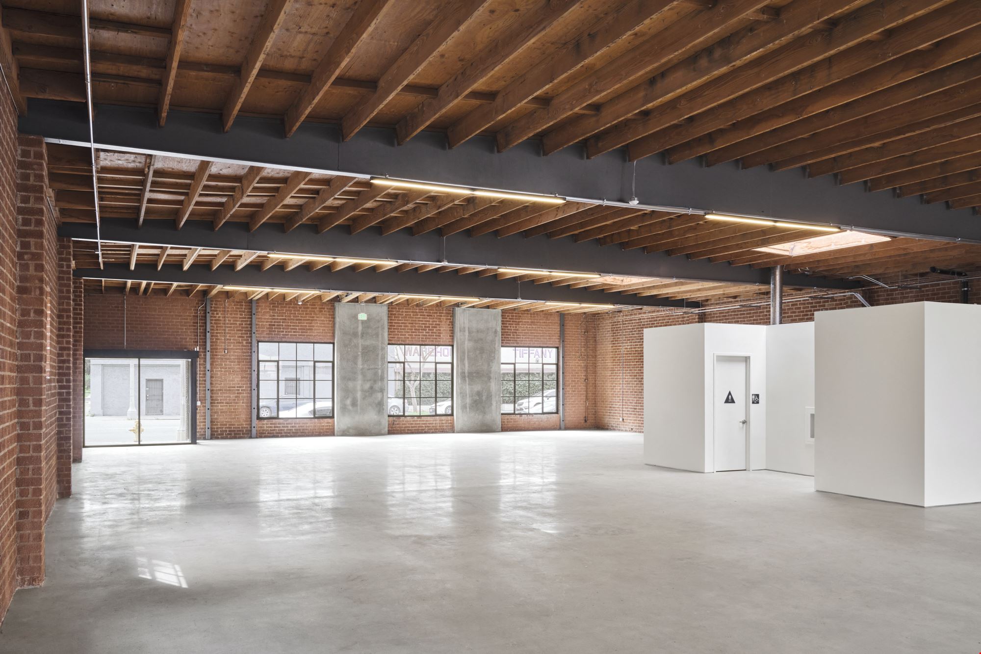 4005 W Jefferson Blvd