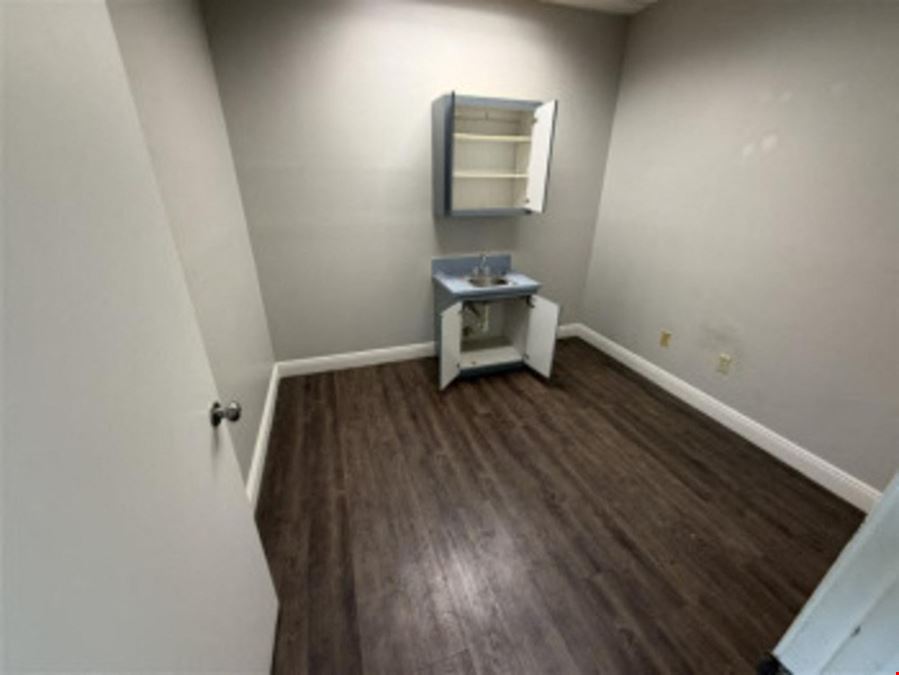 2888 SF Suite 201-202 PROFESSIONAL & MEDICAL OFFICE SPACE FOR LEASE