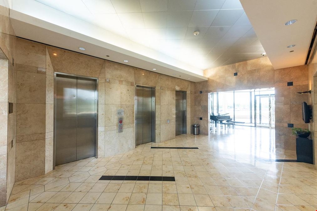 Merlyn Plaza