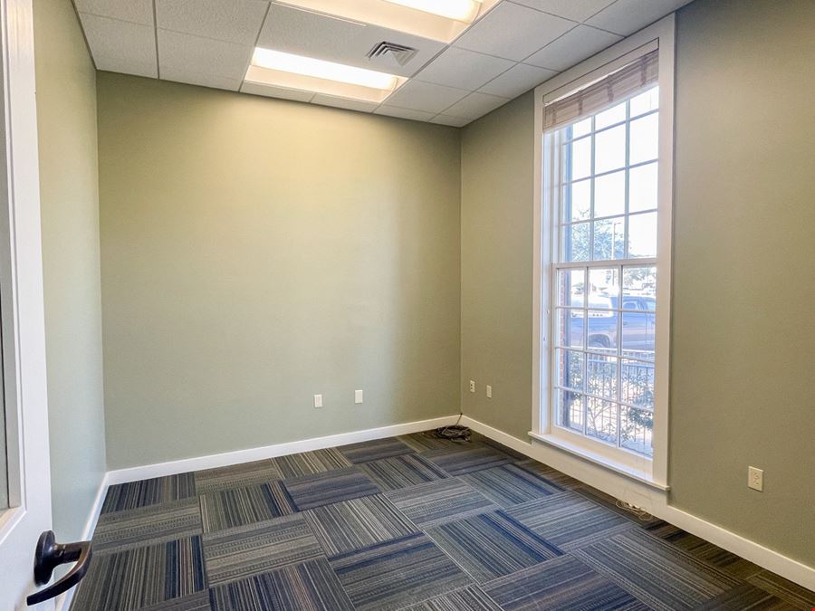 Renovated Garden Office Suites in Retail-Dense Corridor