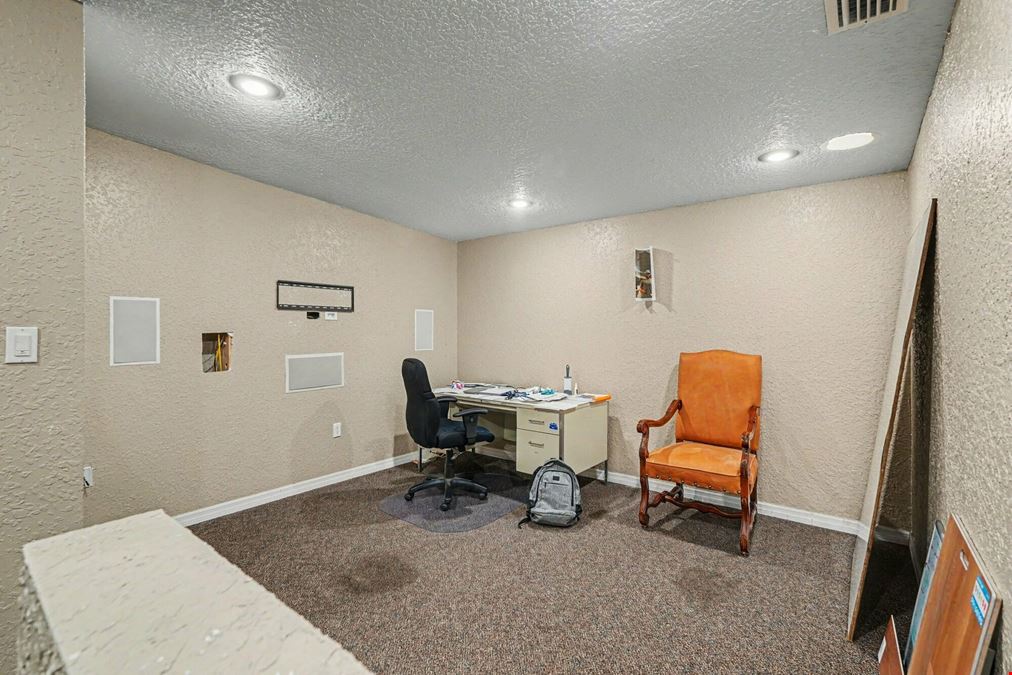 Freestanding Retail/Office Opportunity