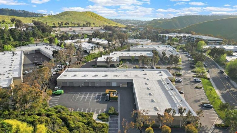 Preview of Industrial space for Rent at 931 Calle Negocio