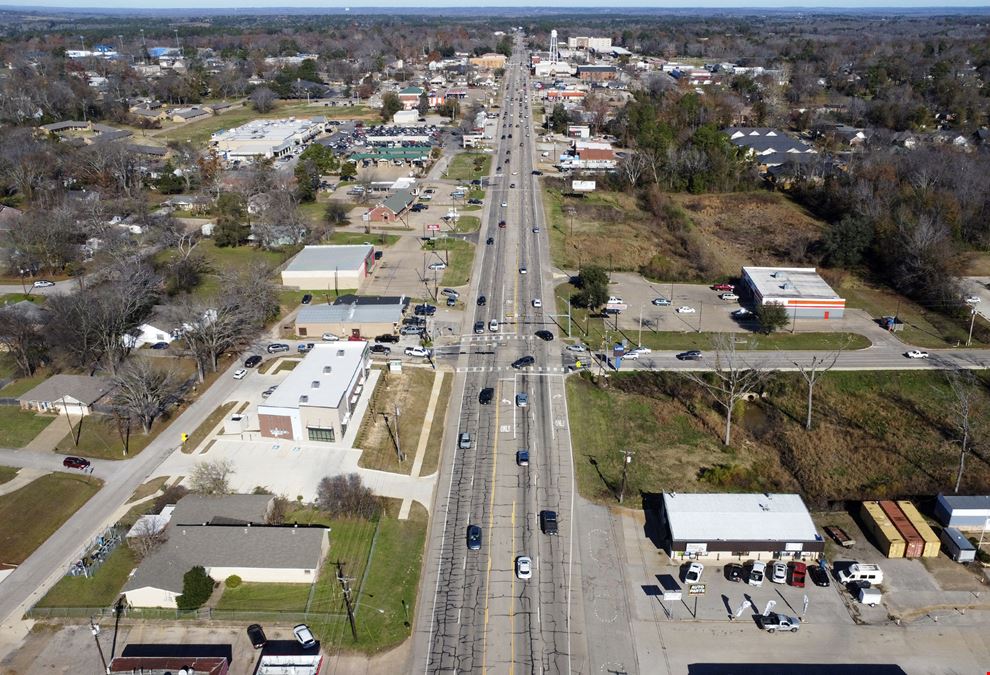 Lindale Plaza