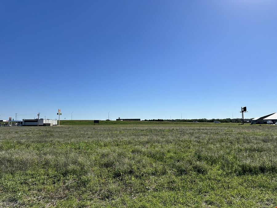 4126 Loop 322 - 2.50 ACRES