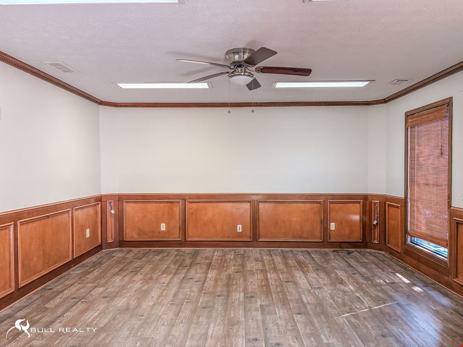 ±3,500 SF Freestanding Office/Warehouse
