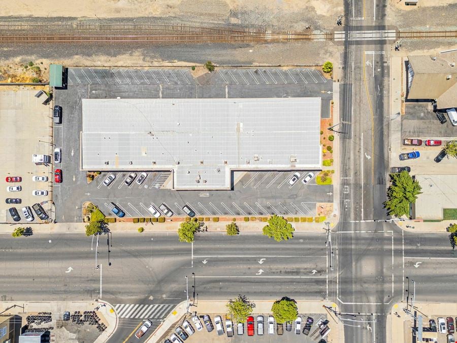 Golden State Blvd Strip Center