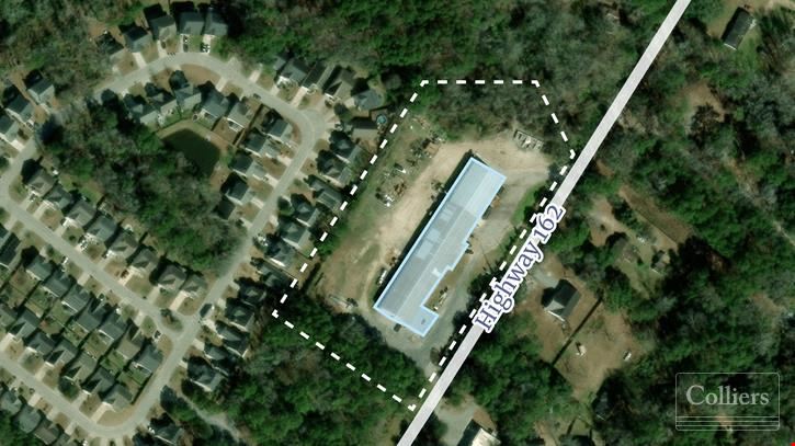 ±29,104-SF Warehouse on ±5.17 Acres with Secured Yard