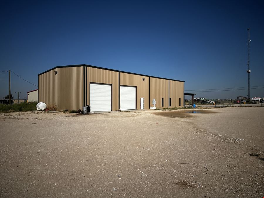 Small Versatile Office/Warehouse on 1 Acre