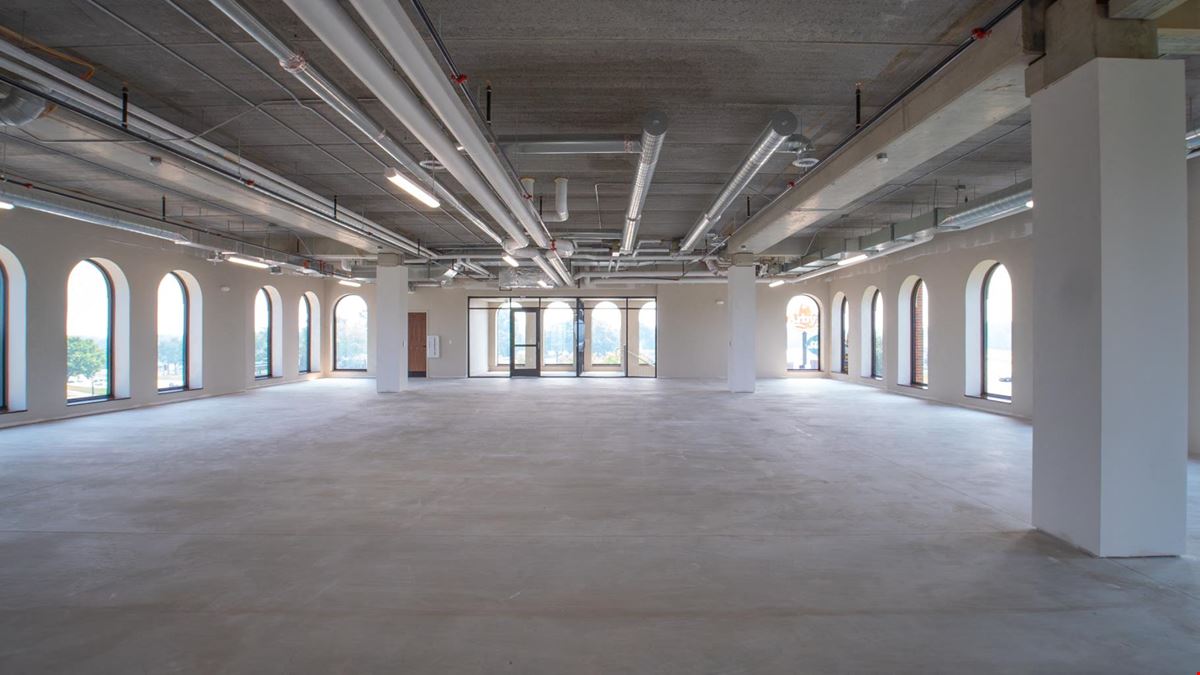 Professional Space Anchored by Established Bank