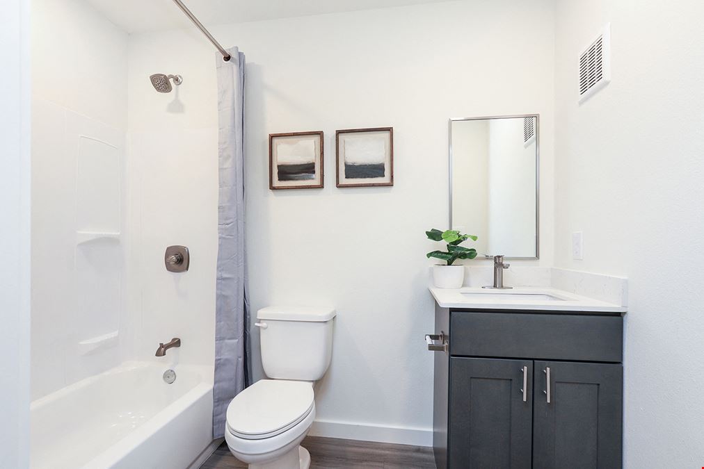 Zurqui at Mohican: Renovated Mid City North Apartments
