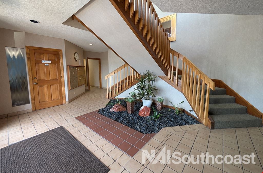 ±1,253 SF - West Bridge Office