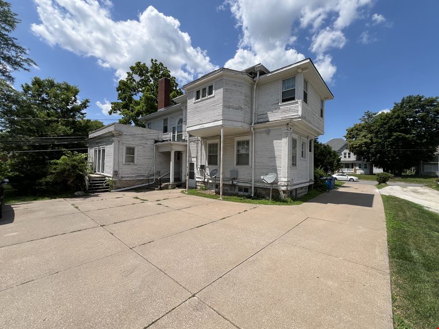 907 E Locust St
