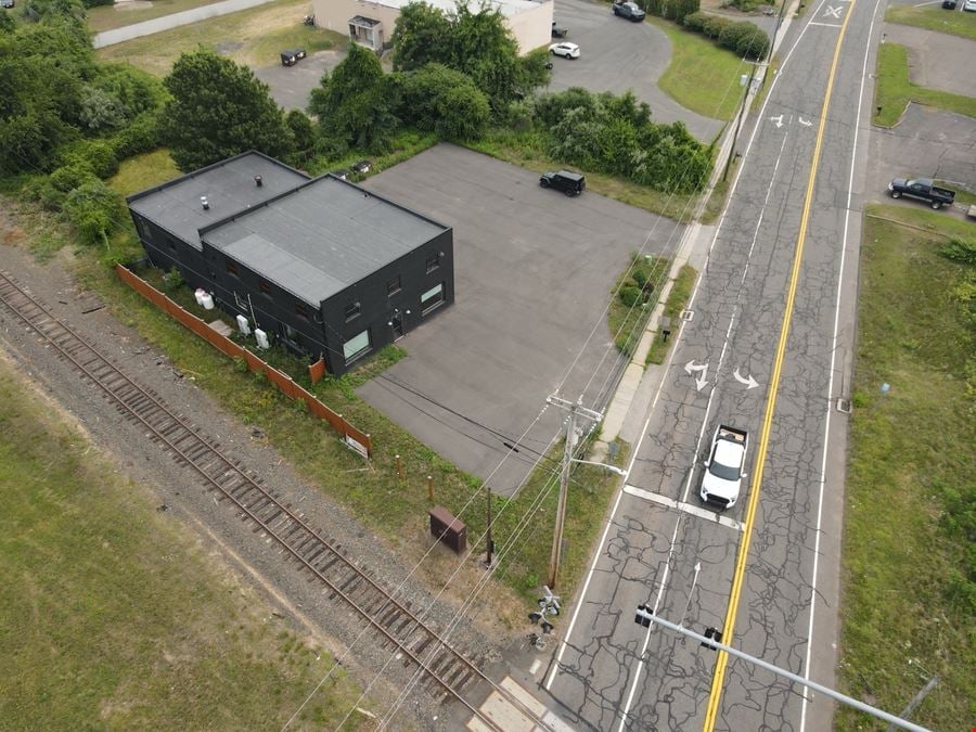 4,960 Square Foot Industrial/Flex Building