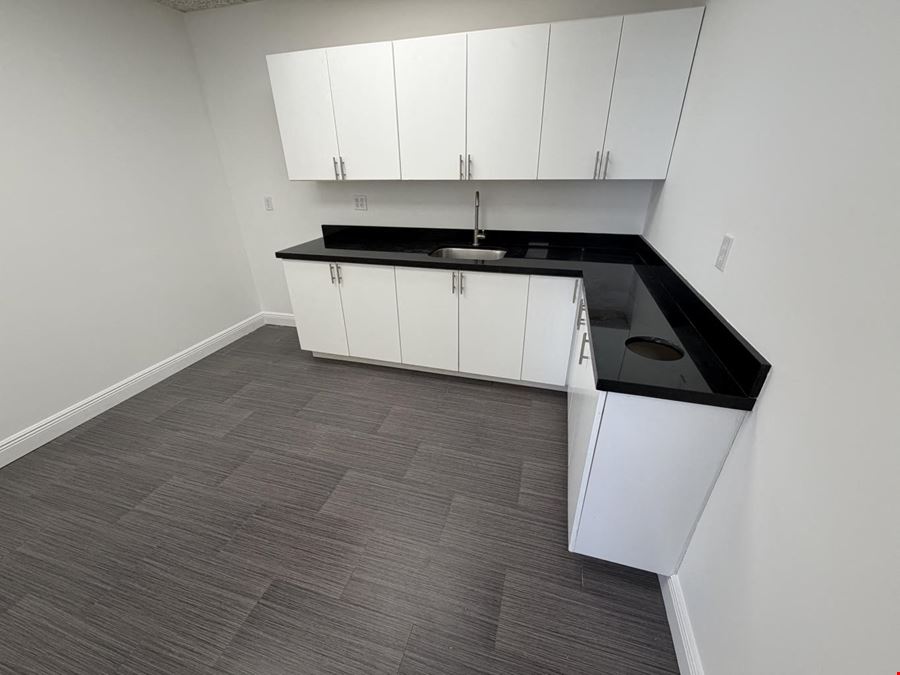 1797 SF Suite 404 Professional and Medical Office Space