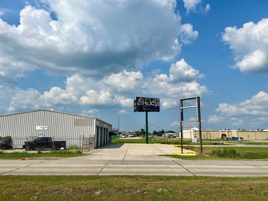 High Traffic Corner with Shop in Houma
