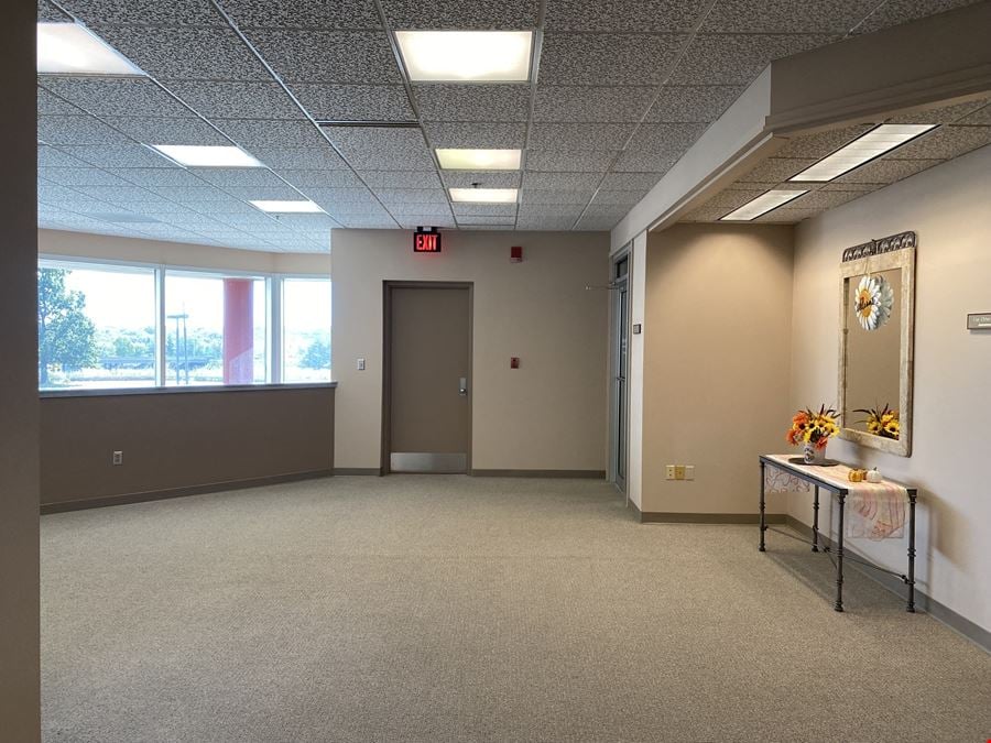 OFFICE SPACES AVAILABLE ALONG I-44