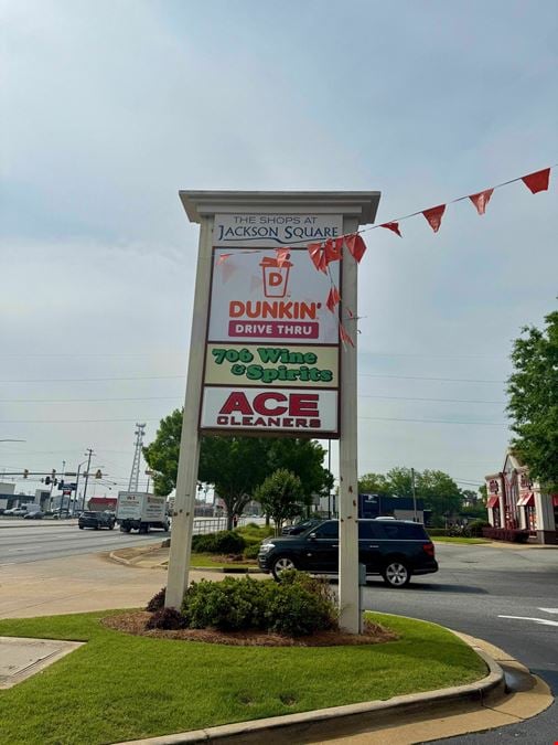 1523 Veterans Pkwy, Suite B