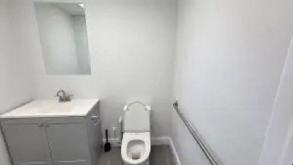 924 SF Suite 223 PROFESSIONAL & MEDICAL OFFICE SPACE FOR LEASE