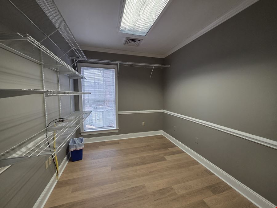 109 Laurens Rd