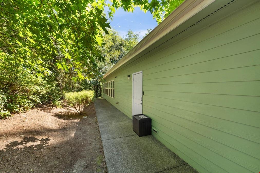 1550 Woodridge Dr SE