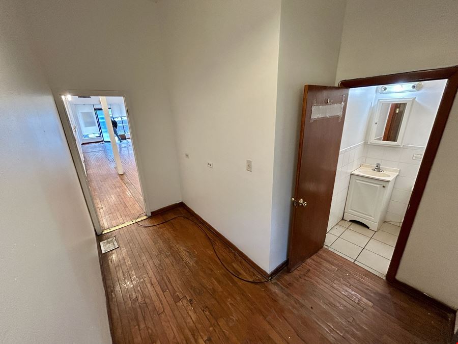 1721 E 79th - +/- 800 SF Commercial Storefront For Lease
