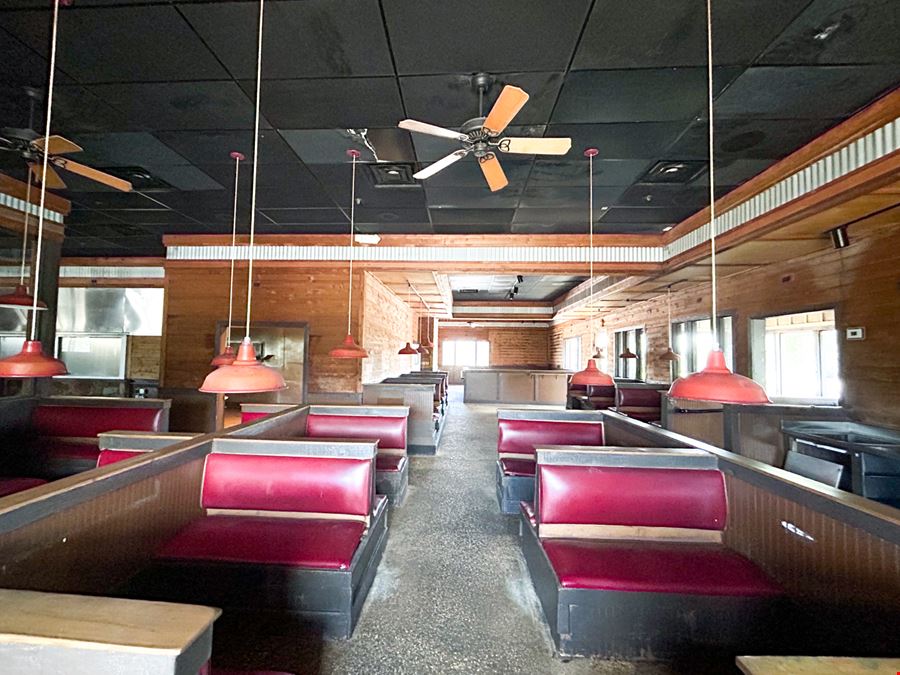 Freestanding 7,850 SF Restaurant at Entrance to Lake Charles Power Center