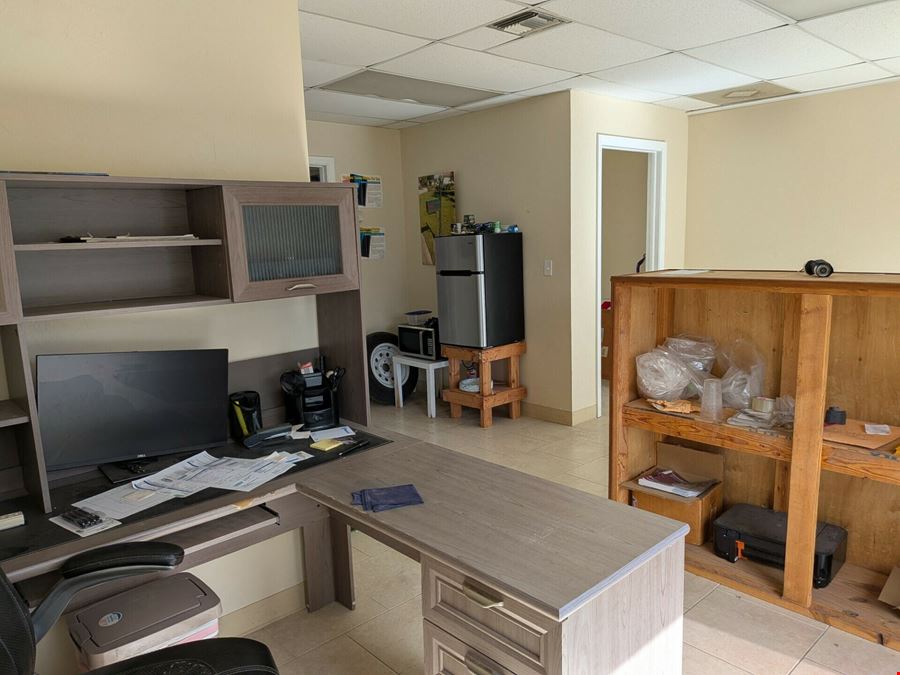 End-Cap Flex Condo For Lease!