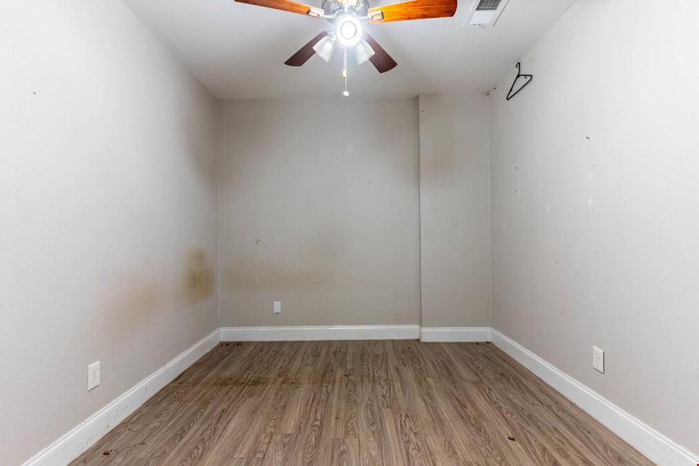 Office/Retail Suites on Interstate 30