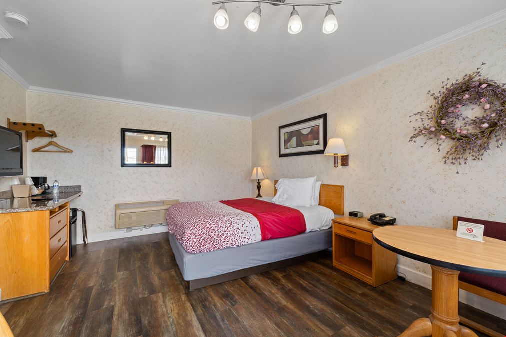 Traveler's Inn And Royal Inn