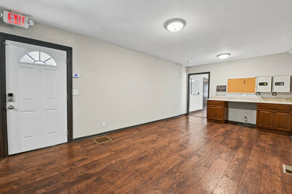 2807 Foster Ave